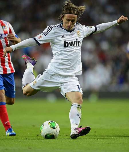 足球中超球队宣布签下五大联赛中场悍将