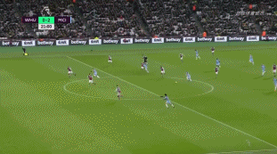 米兰冬窗急寻中锋：莱奥撑不起停区，谁能补上争冠最后一块拼图？